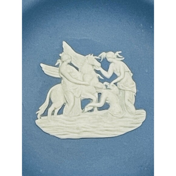 WEDGWOOD Jasperware Blue 4" Round Trinket Dish  Muses & Pegasus Englang - Picture 2 of 6